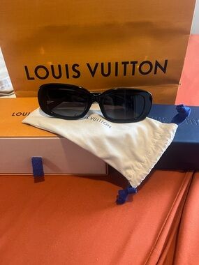 Louis Vuitton Black Go 14 oval Women’s Sunglasses